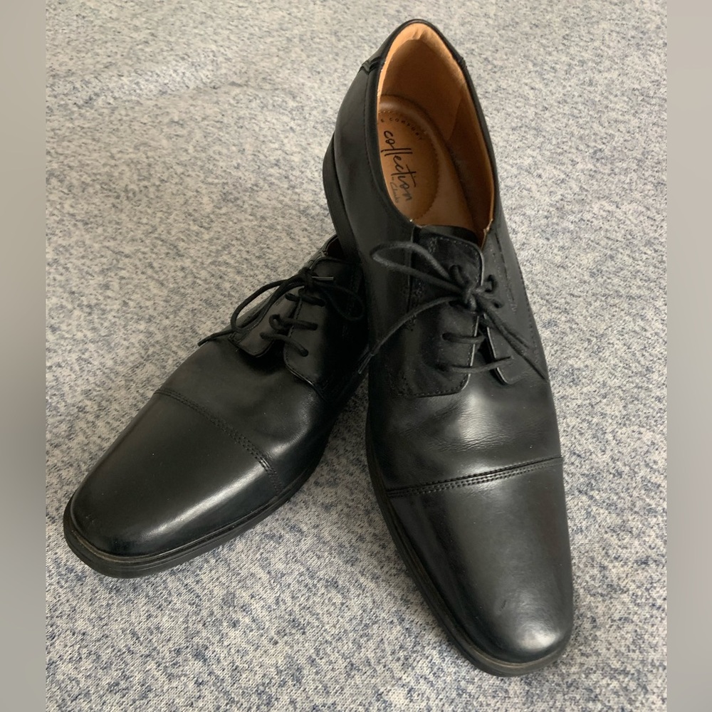 Clarks classic black toe cap leather dress shoes, men size 12